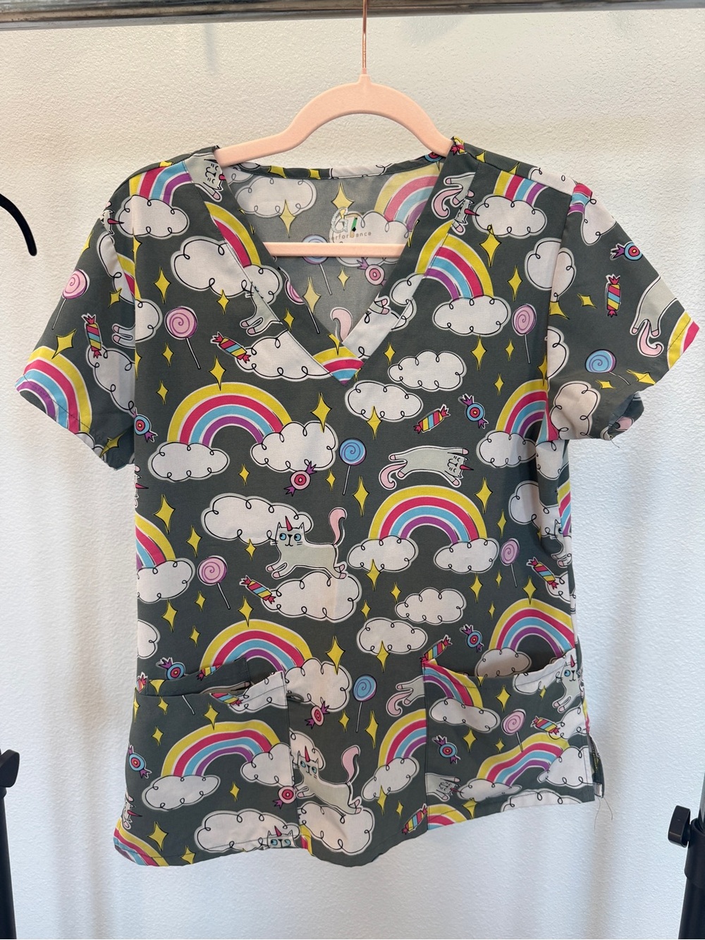 Women’s Dark Gray Rainbow & Cloud Cat Unicorn Print V-Neck Scrub Top Medium